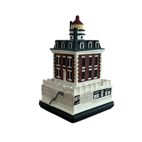 Spoontiques New London Ledge Light Lighthouse Figurine - Picture 2 of 10